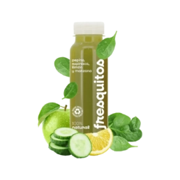 zumo de pepino, espinacas, limón y manzana